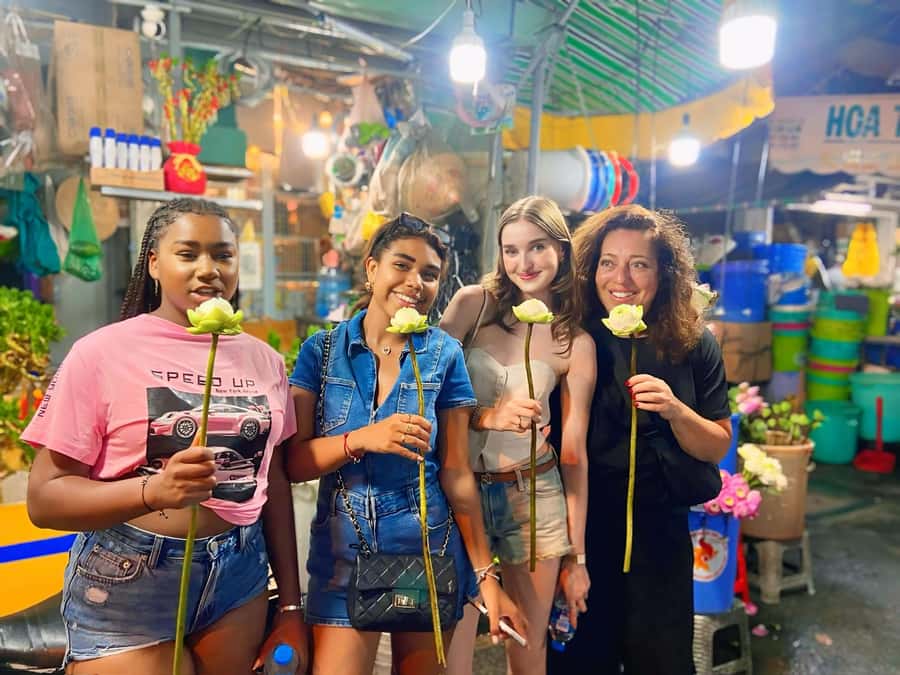 Saigon: Street Food Tasting & Sightseeing Tour by Motorbike - Dietary options and who should pick which version