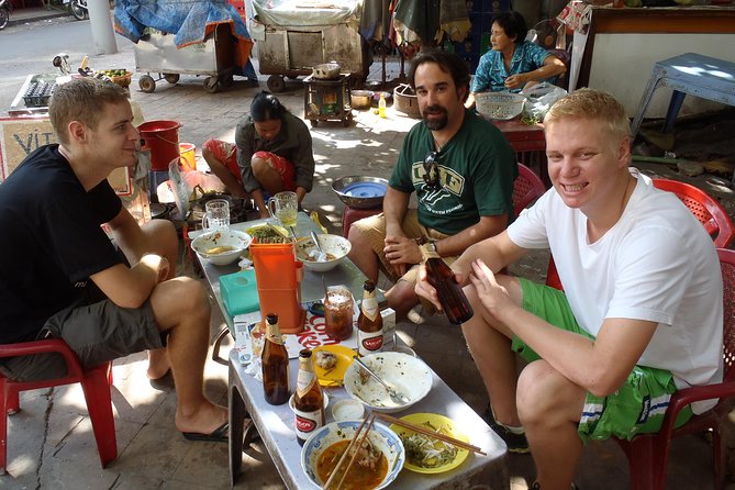 Small-group Street Food Lover by Motorbike (04 hours) - The guide factor: how William and Quân’s style shows up in the experience