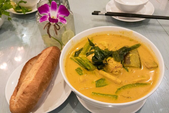 The Coolest Vegan Food Tour by Motorbike in Ho Chi Minh City - Stop 1: Le Van Tam Park and the jam-coconut flavor reset