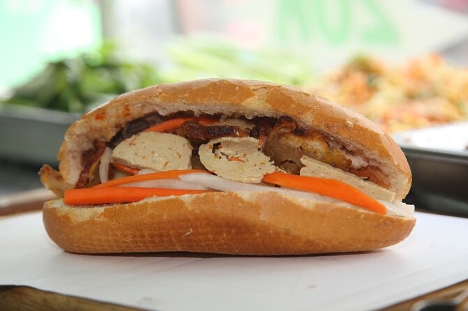 The Coolest Vegan Food Tour by Motorbike in Ho Chi Minh City - Stop 2: Nguyen Thien Thuat apartment buildings and vegan Bun Bo Hue