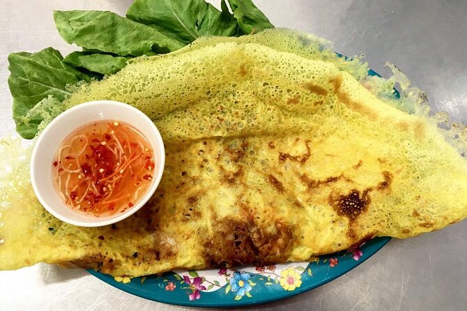 The Coolest Vegan Food Tour by Motorbike in Ho Chi Minh City - Stop 4: Chợ Lớn (District 5) and the hands-on banh mi plus dessert