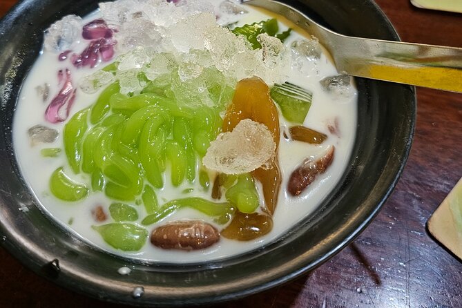 Unique Taste of Saigon Street Food Tour - The Guide Factor: Eating With a Local, Not Just Near a Local