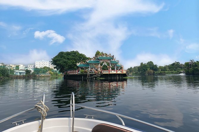 VIP Tour in Dragon Floating Temple sightseeing by SpeedBoat - Leaving Traffic Behind: The SpeedBoat Feeling