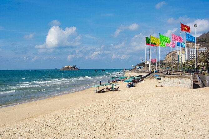 Vung Tau Full-Day Tour with Beach, Christ Statue & White Palace - Lunch and guiding: the small stuff that makes a long day work